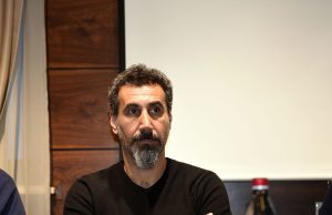 Serge Tankian: “Las fuerzas internacionales de paz pueden garantizar el regreso de los armenios y su seguridad en Nagorno Karabaj”