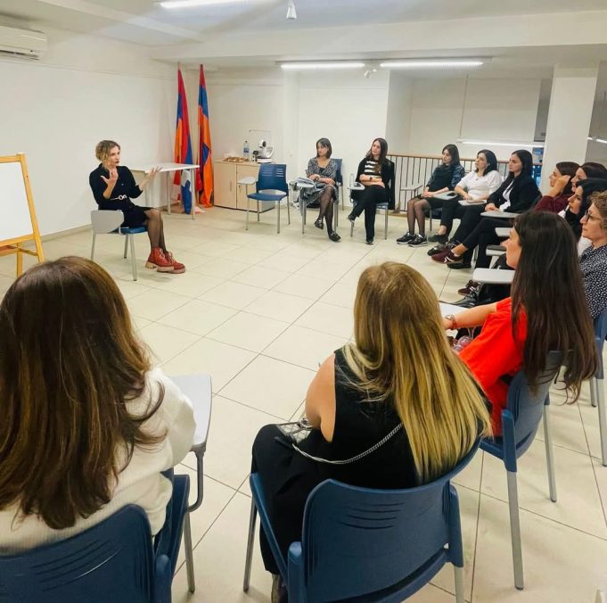 Se organizó una charla sobre la mujer sana y bella