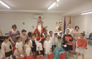 Los alumnos de la escuela ” Ayb Mesropatar ” se despiden del año con una obra de teatro