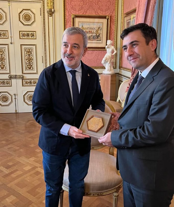 El Embajador Sos Avetisyan se reunió con el alcalde Jaume Collboni