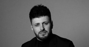 El cantante Jora Shahinyan publicó su nuevo videoclip en Barcelona