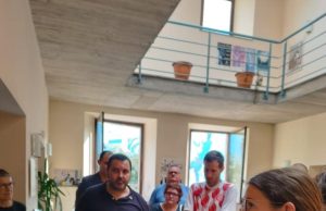 Andreu Fernández inaugura en Sant Hilari de Sacalm la exposición fotográfica “Artsaj rostros de una limpieza étnica”