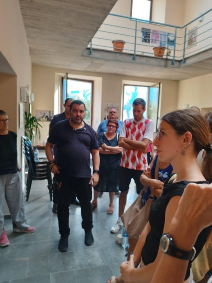 Andreu Fernández inaugura en Sant Hilari de Sacalm la exposición fotográfica “Artsaj rostros de una limpieza étnica”