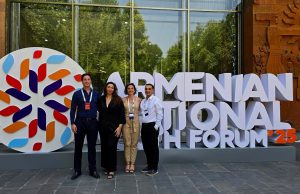 Anna Karapetyan miembro de la comunidad armenia de Barcelona participó en el Foro Nacional de la Juventud en Armenia
