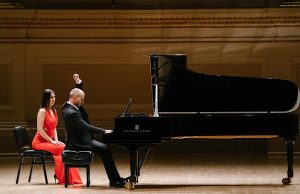 Secrets of Armenia presenta la música clásica armenia, interpretada por los reconocidos pianistas Mikael y Yulia Ayrapetyan.