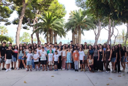 Campamento educativo de la comunidad armenia de Valencia reunió a docentes y estudiantes en Benicàssim