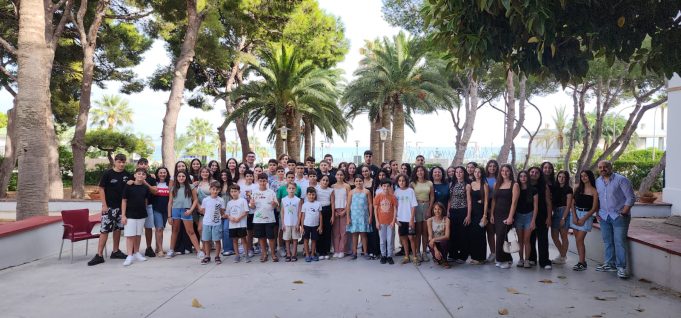 Campamento educativo de la comunidad armenia de Valencia reunió a docentes y estudiantes en Benicàssim