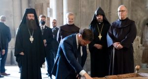 El vicepresidente de Estados Unidos James David Vance asistió a misa en la Iglesia del Santo Sepulcro durante su visita a Jerusalén