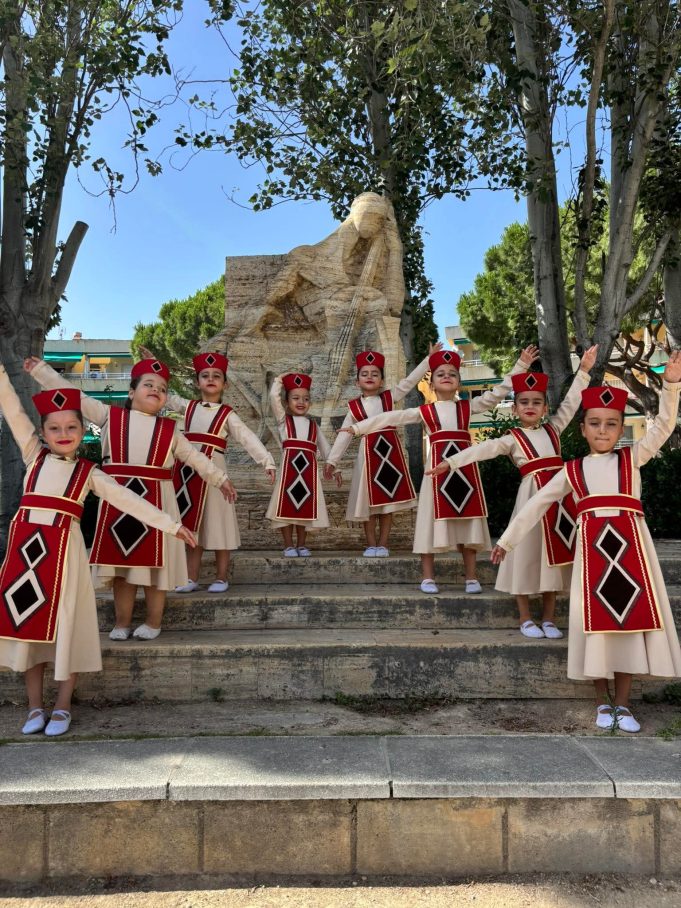 La Asociación Hayq de Barcelona llena de folklore armenio el concurso internacional “Aire Nuevo” en Tarragona